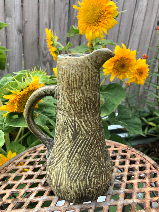 Tall Oil Pitcher